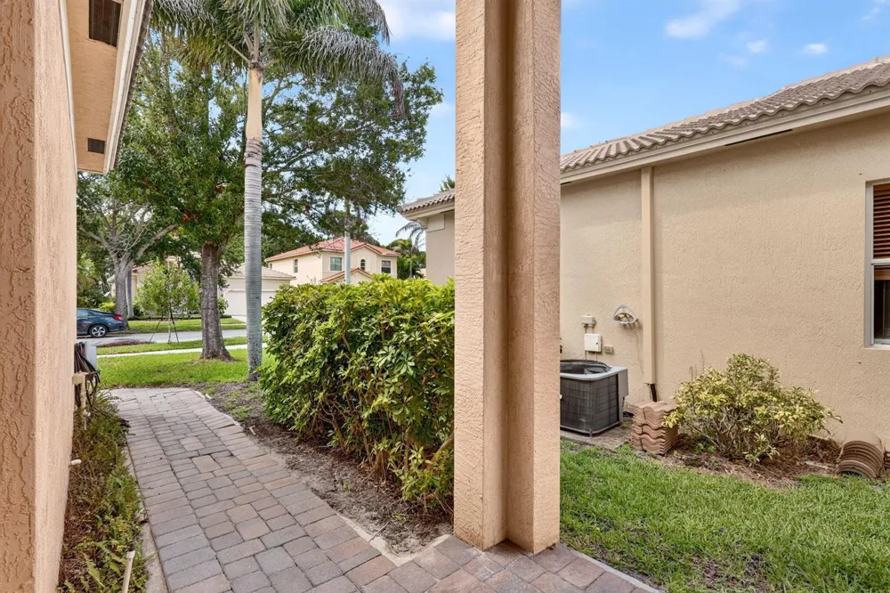 5614 SUNBERRY CIRCLE Fort Pierce, FL 34951