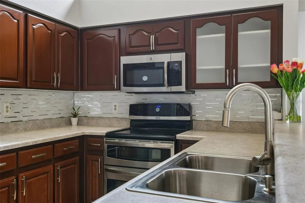 9334 PONTIAC DRIVE Tampa, FL 33626