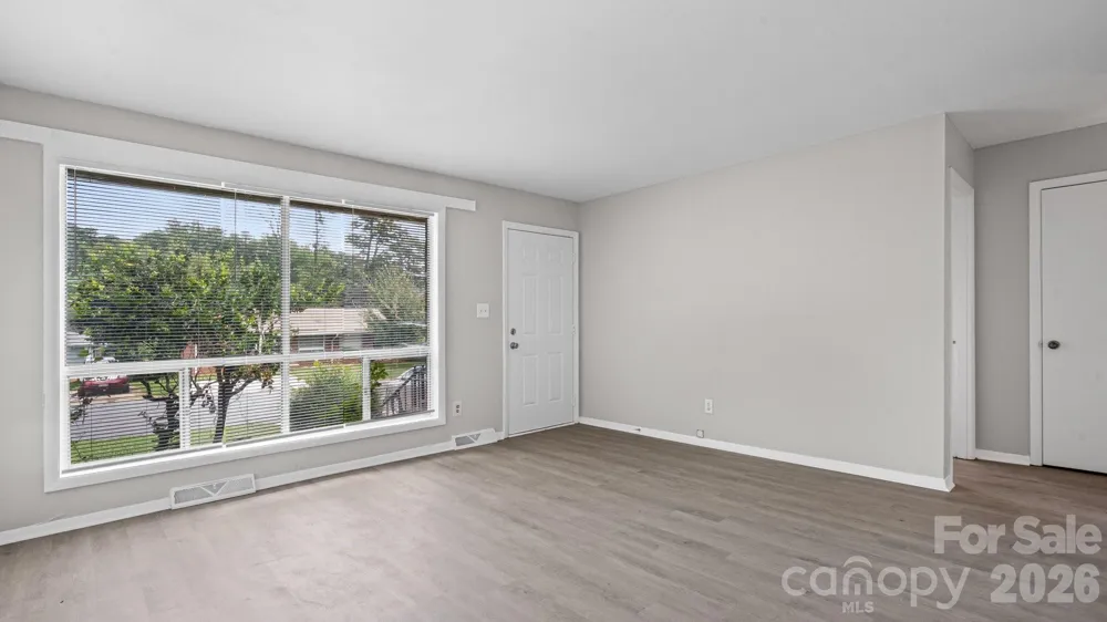 4926 Malibu Drive Charlotte, NC 28215