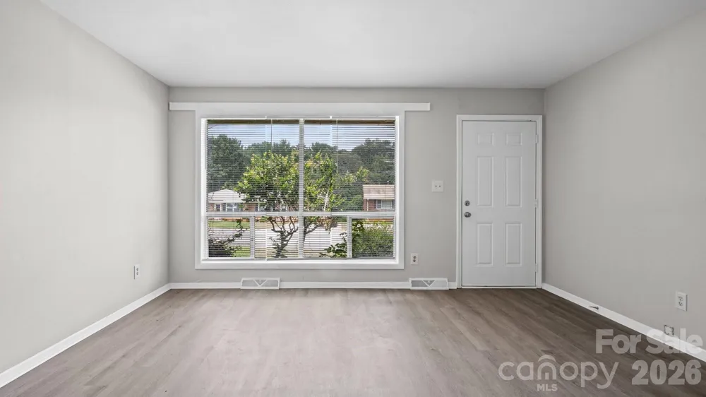 4926 Malibu Drive Charlotte, NC 28215