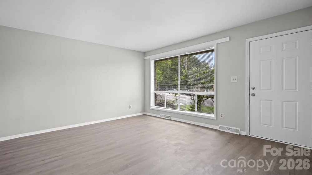 4926 Malibu Drive Charlotte, NC 28215