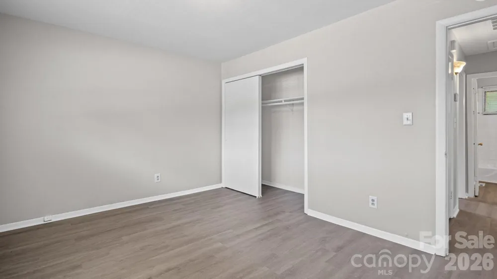 4926 Malibu Drive Charlotte, NC 28215