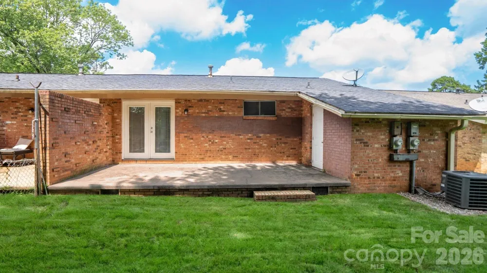 4926 Malibu Drive Charlotte, NC 28215