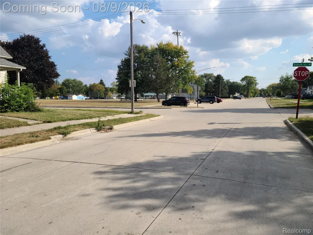 26514 Barrington Street E Madison Heights City, MI 48071