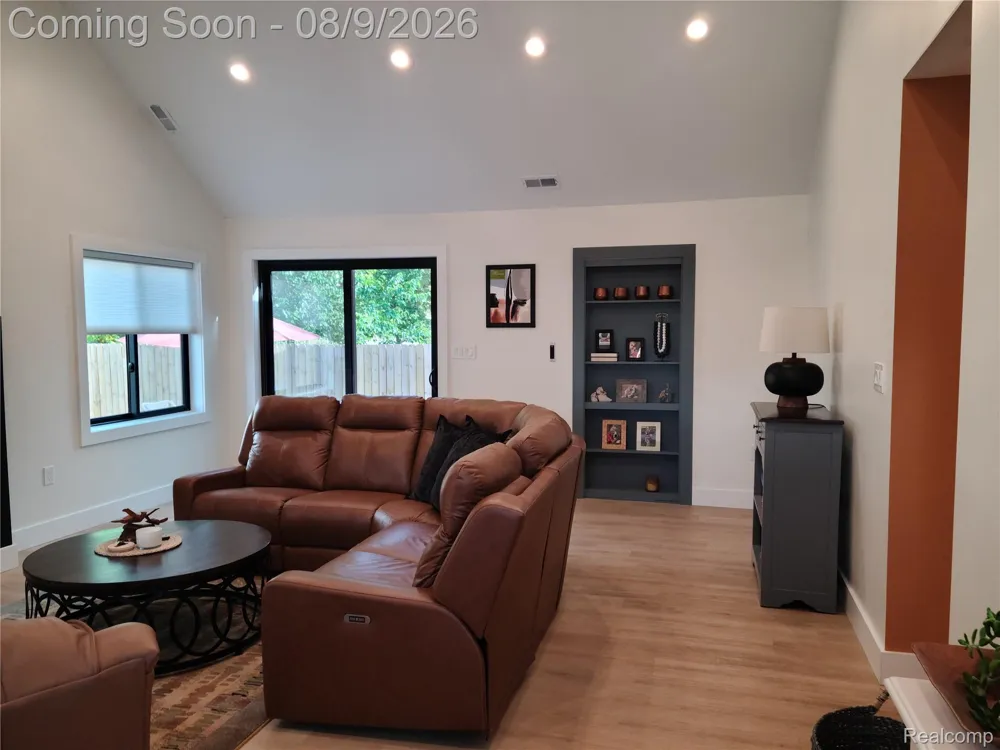 26514 Barrington Street E Madison Heights City, MI 48071