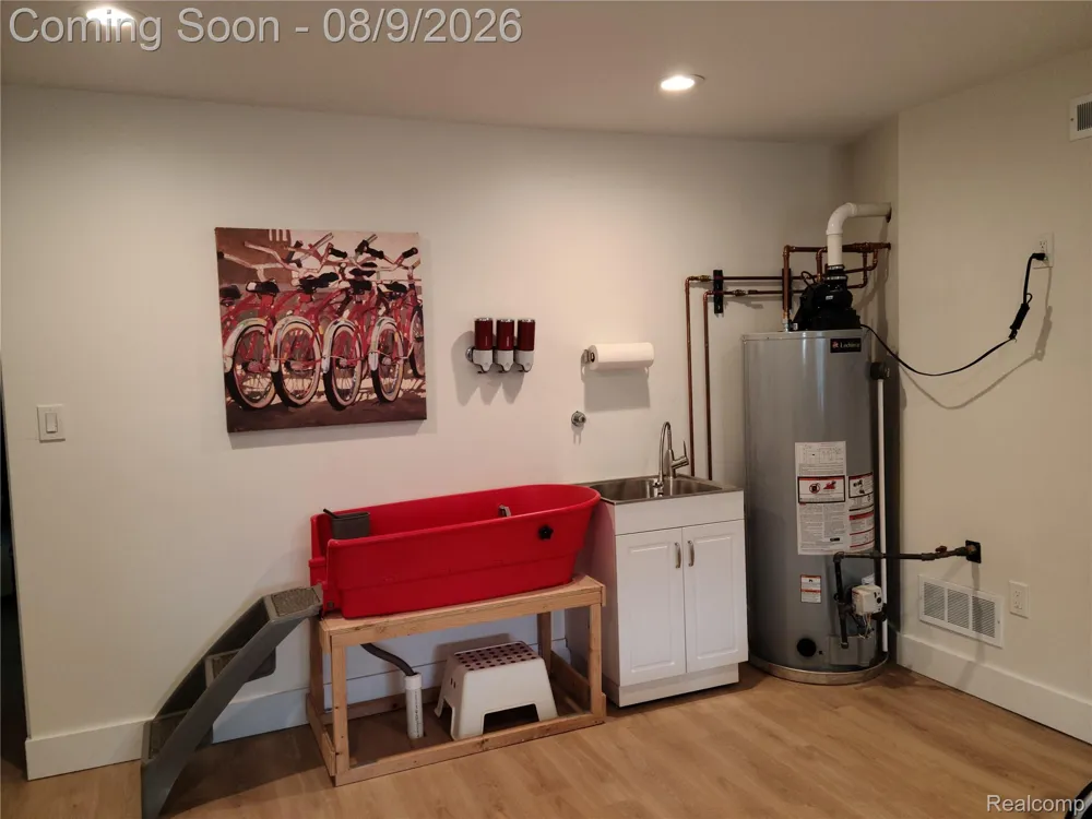 26514 Barrington Street E Madison Heights City, MI 48071