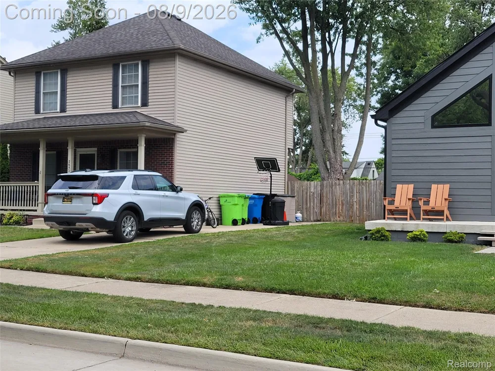 26514 Barrington Street E Madison Heights City, MI 48071