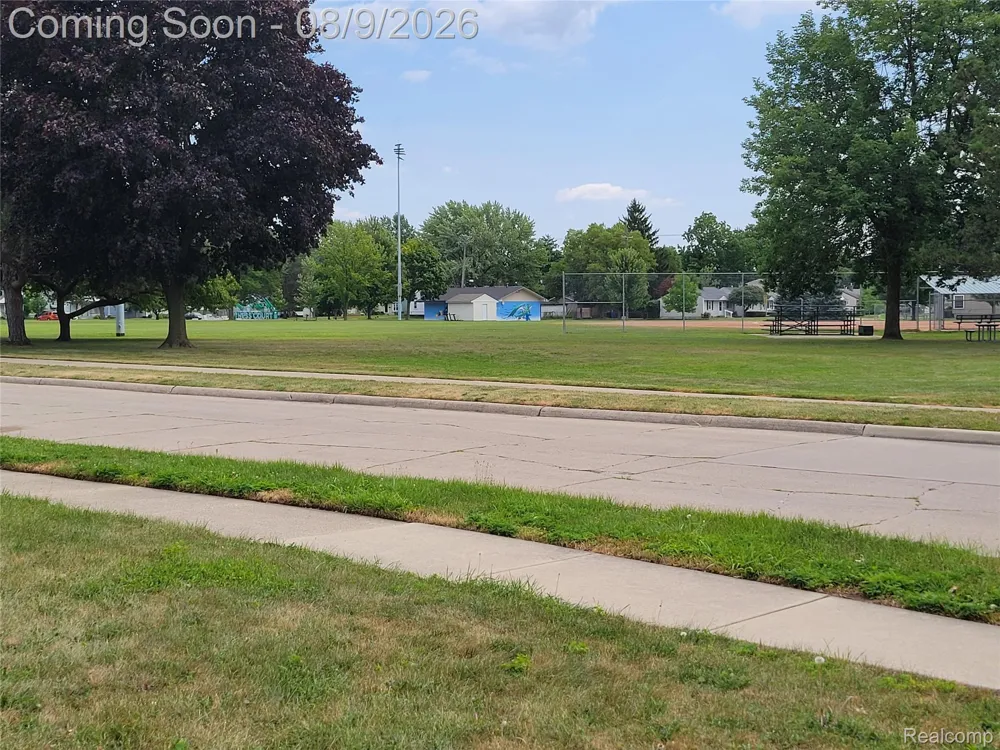 26514 Barrington Street E Madison Heights City, MI 48071