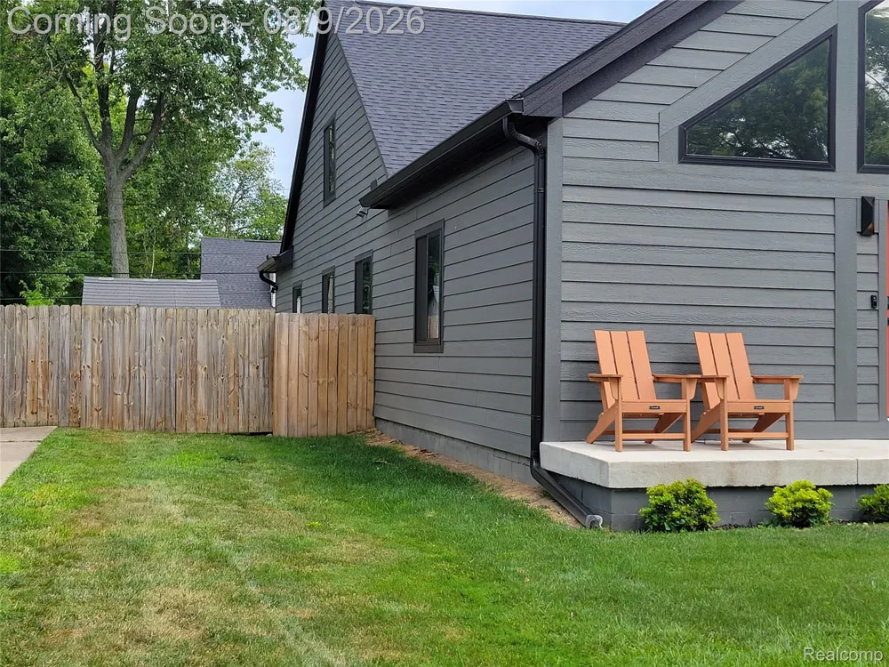 26514 Barrington Street E Madison Heights City, MI 48071