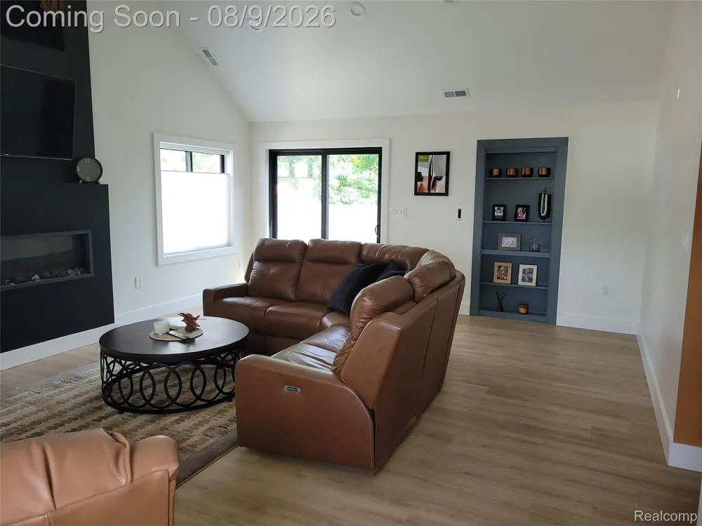 26514 Barrington Street E Madison Heights City, MI 48071