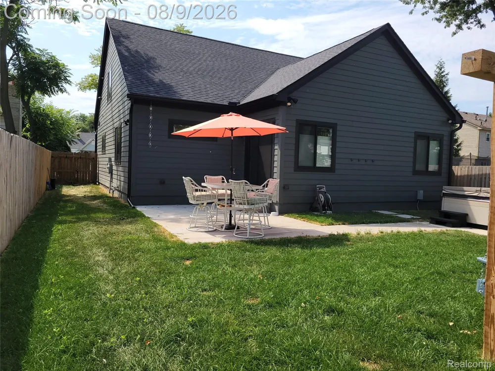 26514 Barrington Street E Madison Heights City, MI 48071