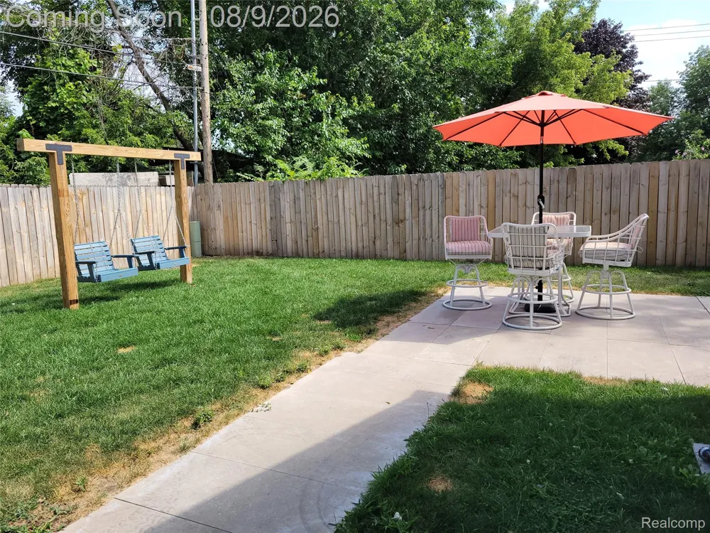 26514 Barrington Street E Madison Heights City, MI 48071