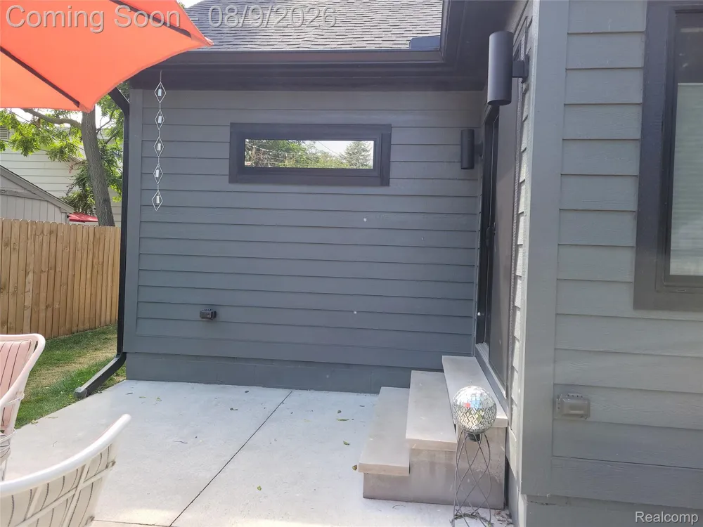 26514 Barrington Street E Madison Heights City, MI 48071