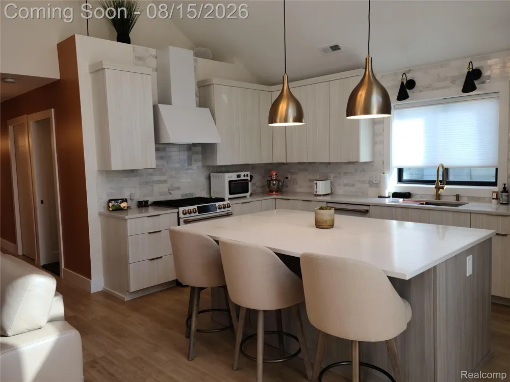 26514 Barrington Street E Madison Heights City, MI 48071