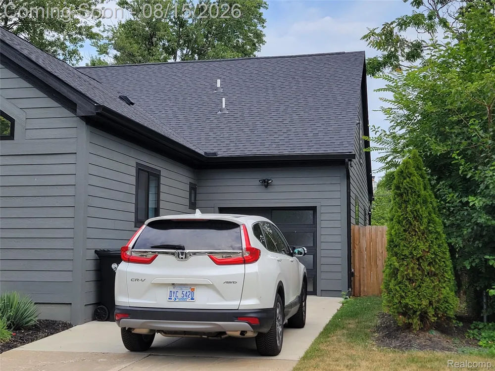 26514 Barrington Street E Madison Heights City, MI 48071