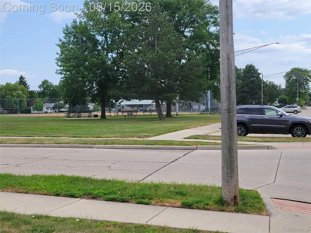 26514 Barrington Street E Madison Heights City, MI 48071