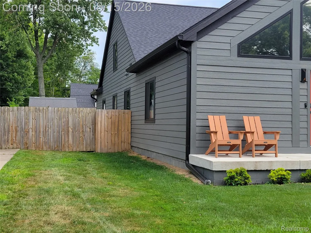 26514 Barrington Street E Madison Heights City, MI 48071