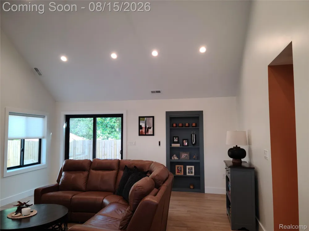 26514 Barrington Street E Madison Heights City, MI 48071