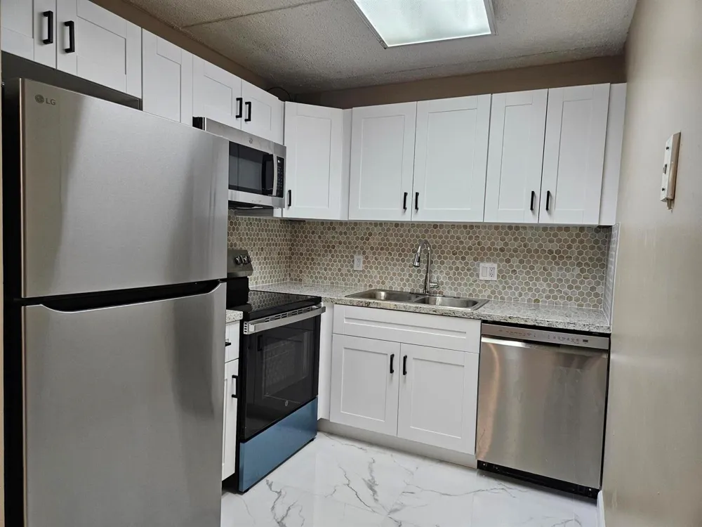 300 VILLAGE GREEN CIRCLE S #114 Palm Springs, FL 33461