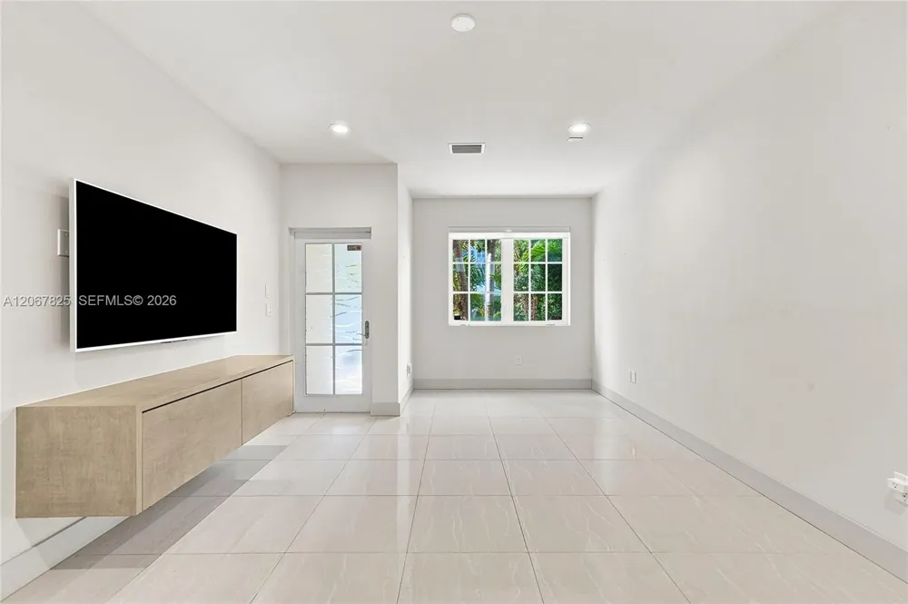 3237 NE 5th St #3237 Pompano Beach, FL 33062