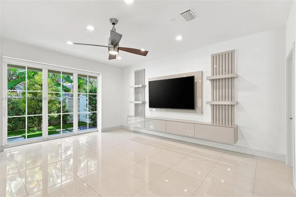 3237 NE 5th St #3237 Pompano Beach, FL 33062