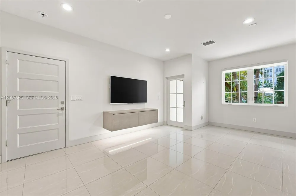 3237 NE 5th St #3237 Pompano Beach, FL 33062