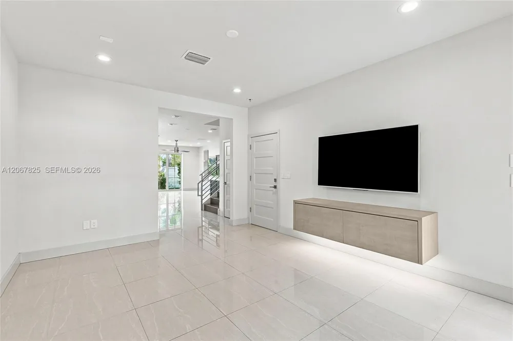 3237 NE 5th St #3237 Pompano Beach, FL 33062