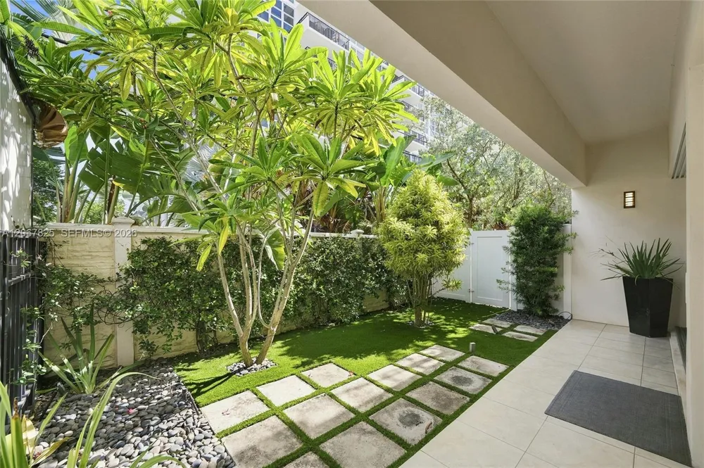 3237 NE 5th St #3237 Pompano Beach, FL 33062