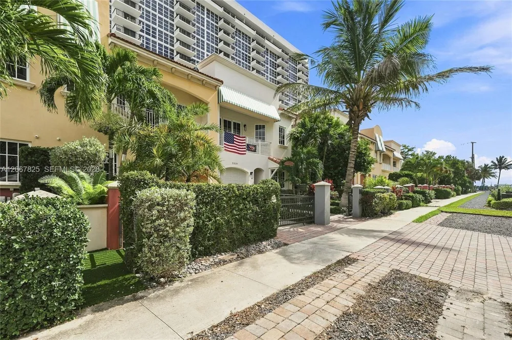 3237 NE 5th St #3237 Pompano Beach, FL 33062