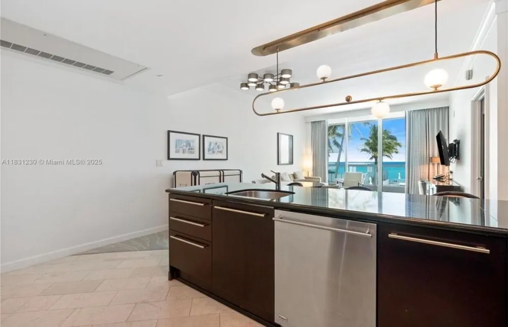 4391 Collins Avenue #623 Miami Beach, FL 33140