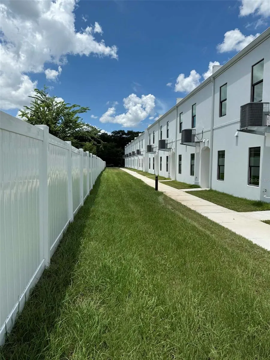 4346 CAMBIO GARDENS COURT Tampa, FL 33610