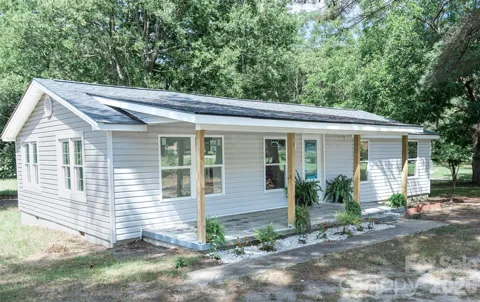 3105 Evelyn Circle