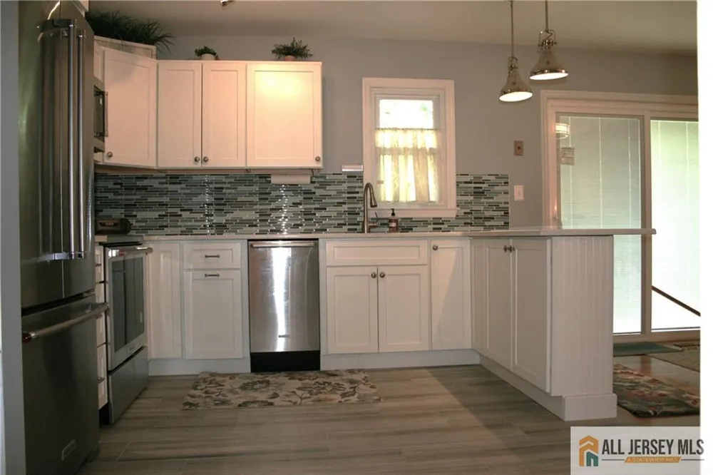3 Piccadilly Circus #103 Sayreville, NJ 08872