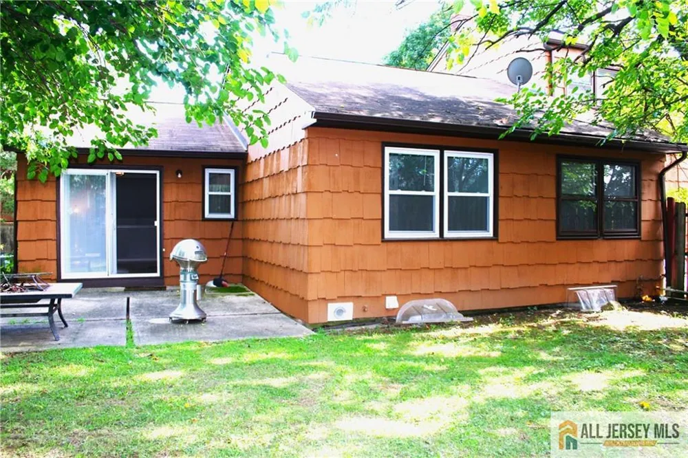 3 Piccadilly Circus #103 Sayreville, NJ 08872