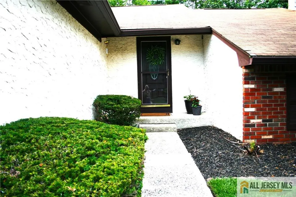 3 Piccadilly Circus #103 Sayreville, NJ 08872