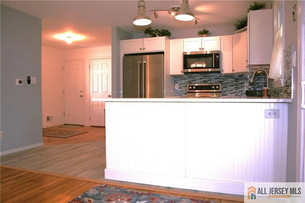3 Piccadilly Circus #103 Sayreville, NJ 08872