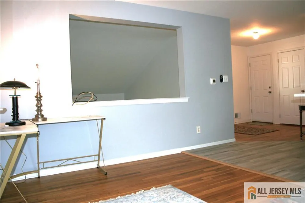 3 Piccadilly Circus #103 Sayreville, NJ 08872