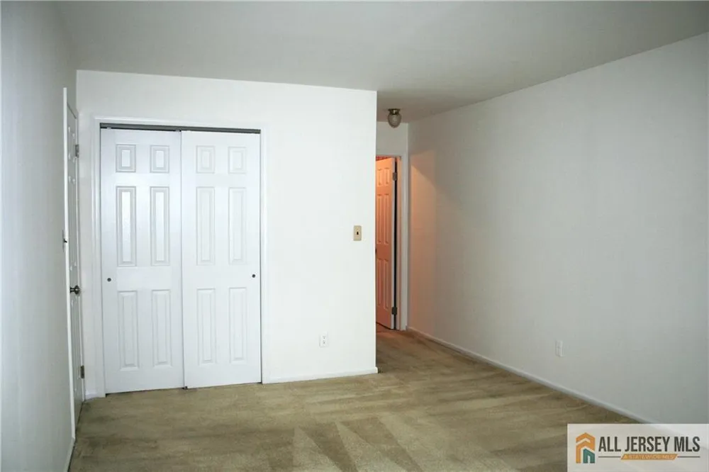 3 Piccadilly Circus #103 Sayreville, NJ 08872