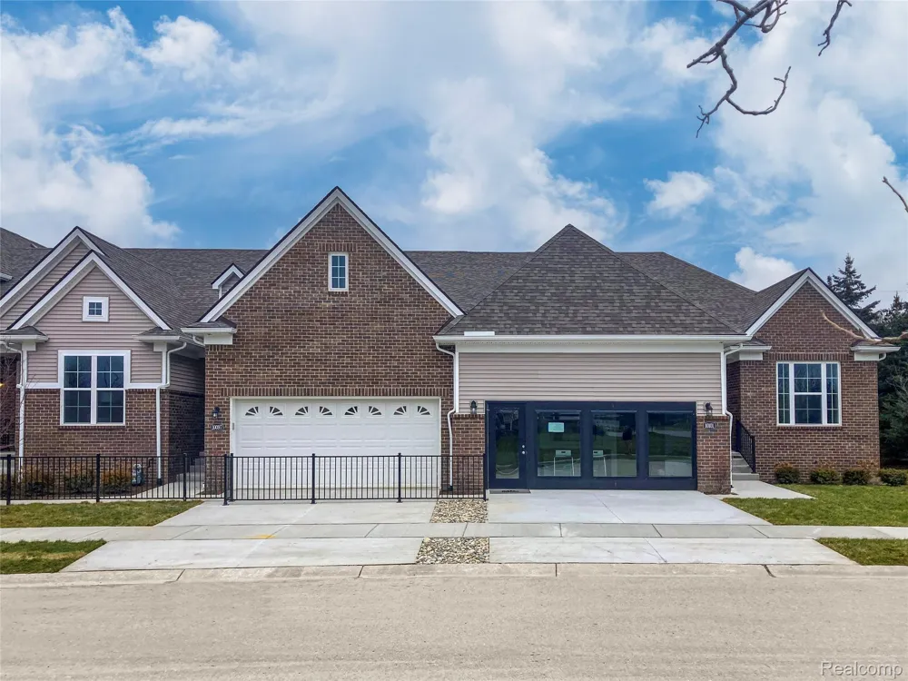 9921 Crossview Trail #125 Hartland Township, MI 48855