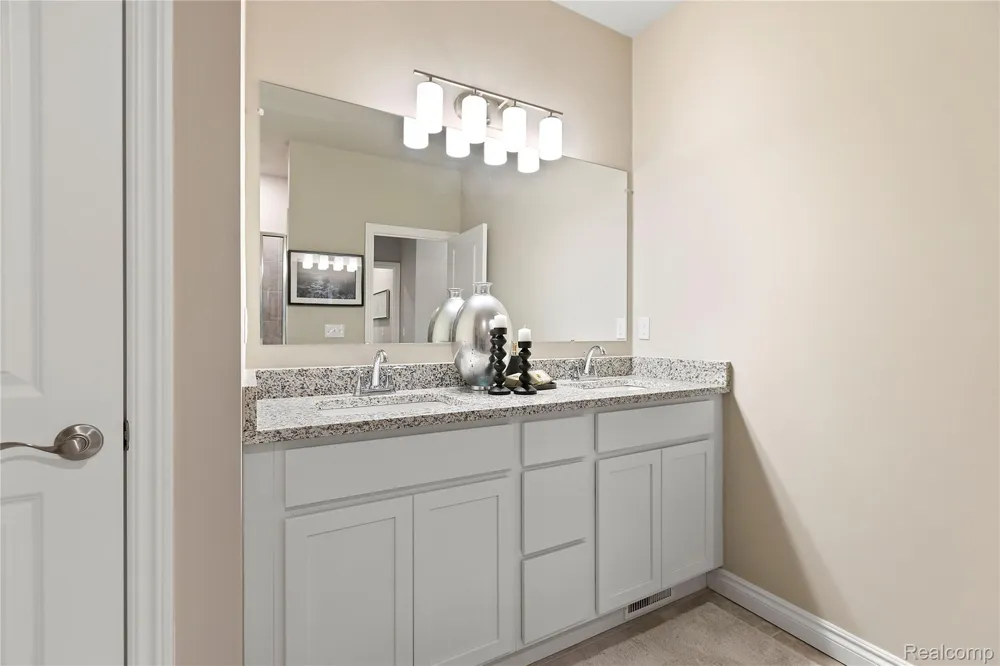 9921 Crossview Trail #125 Hartland Township, MI 48855