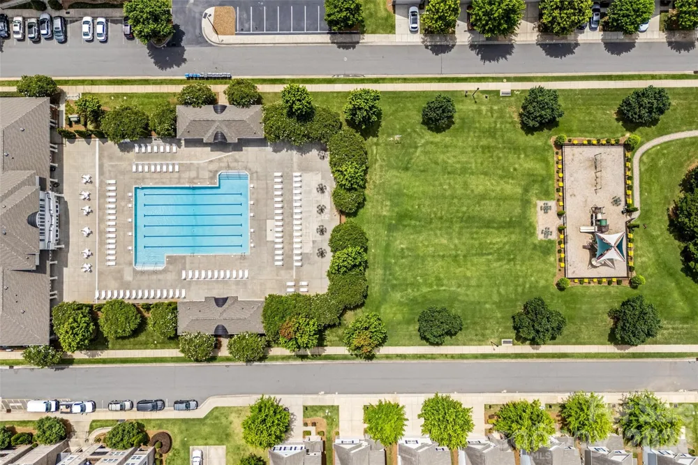 2447 Diplomat Lane Charlotte, NC 28210