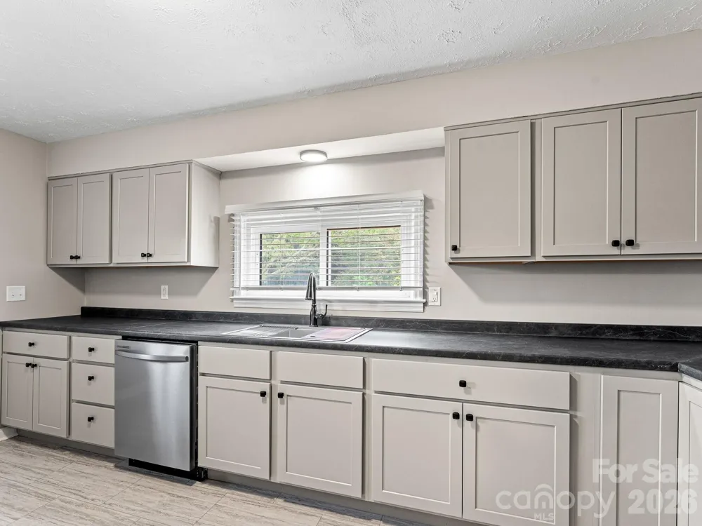 12 Baker Road Asheville, NC 28806
