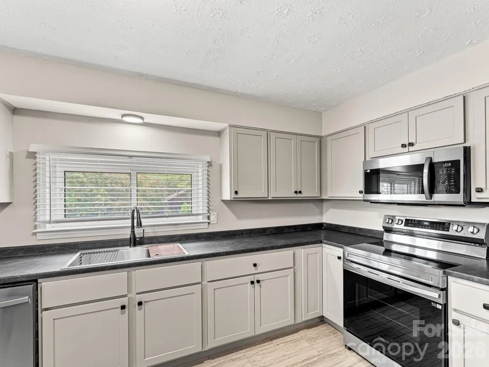 12 Baker Road Asheville, NC 28806
