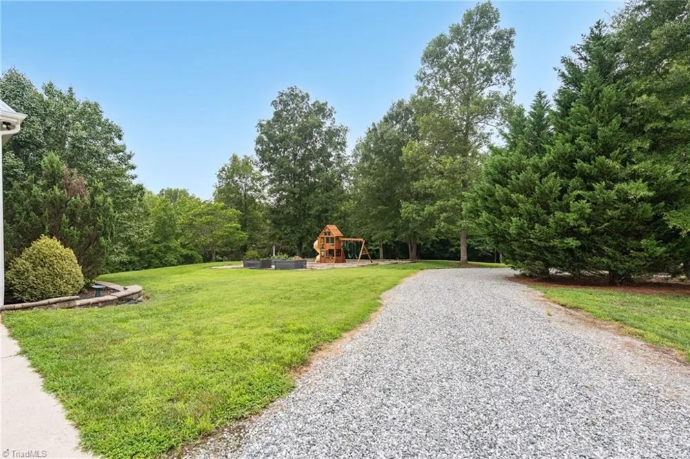 1819 Merritt Trail Burlington, NC 27217
