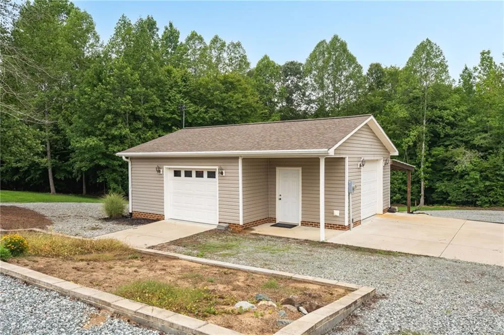 1819 Merritt Trail Burlington, NC 27217