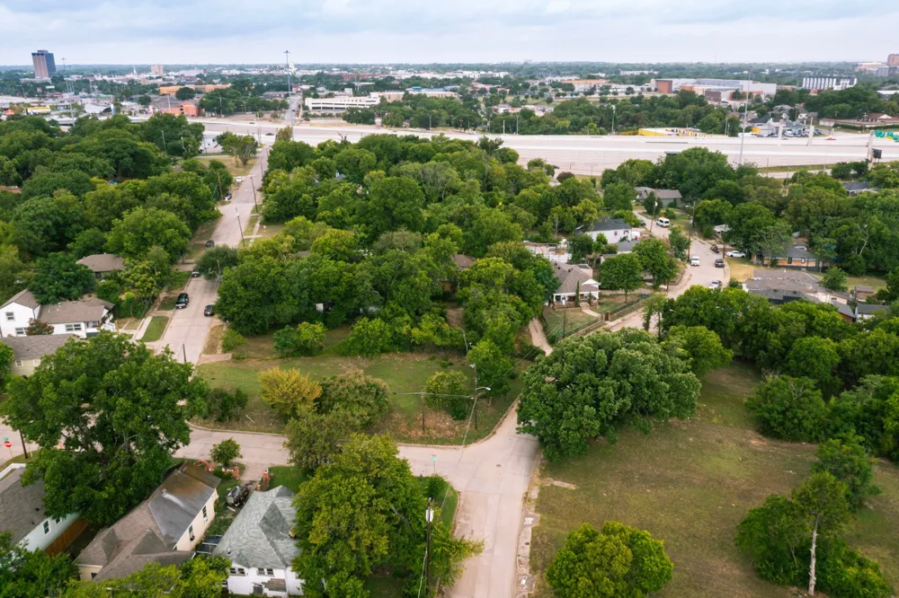 1136 Betterton Circle Dallas, TX 75203