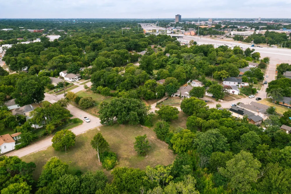 1136 Betterton Circle Dallas, TX 75203