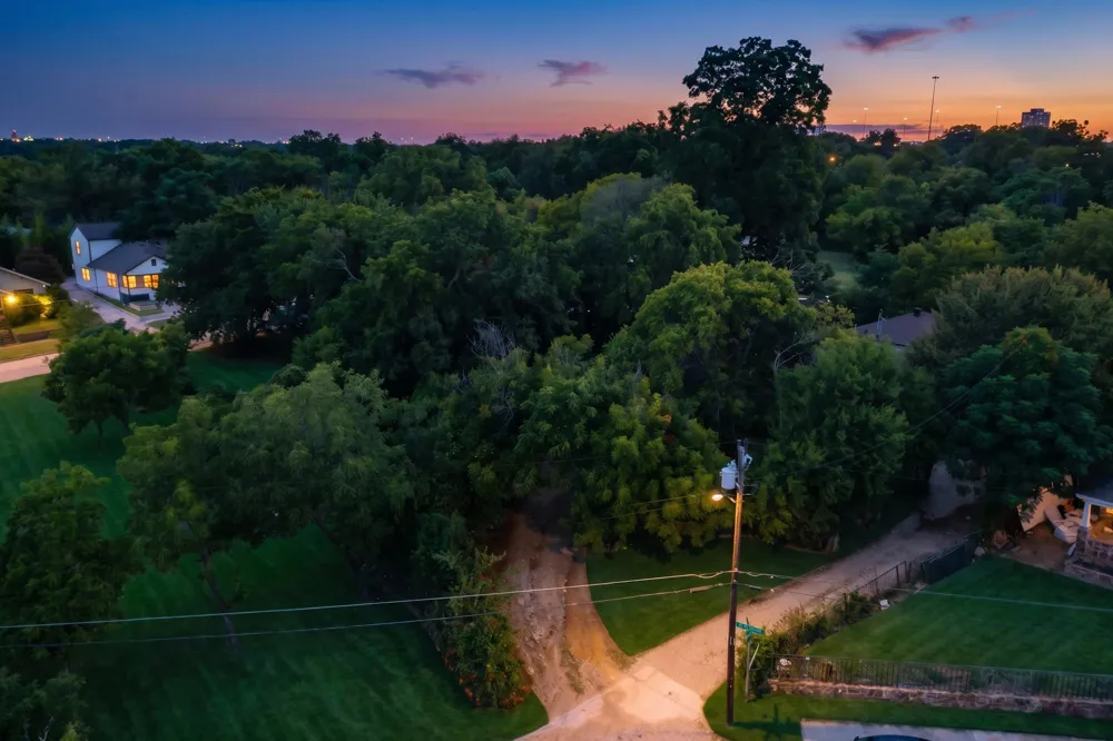 1136 Betterton Circle Dallas, TX 75203