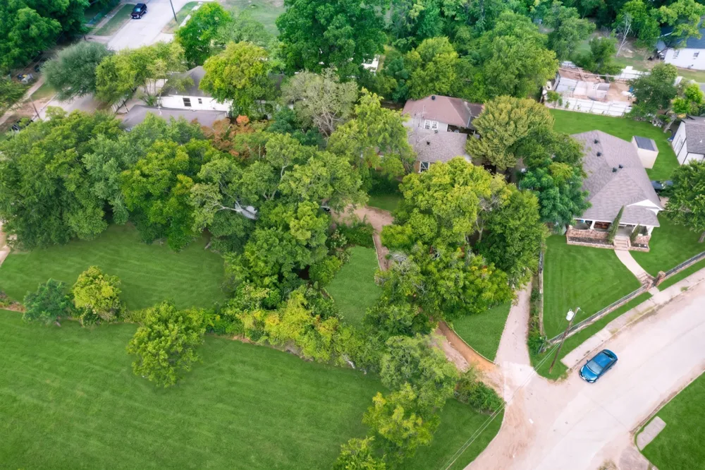1136 Betterton Circle Dallas, TX 75203