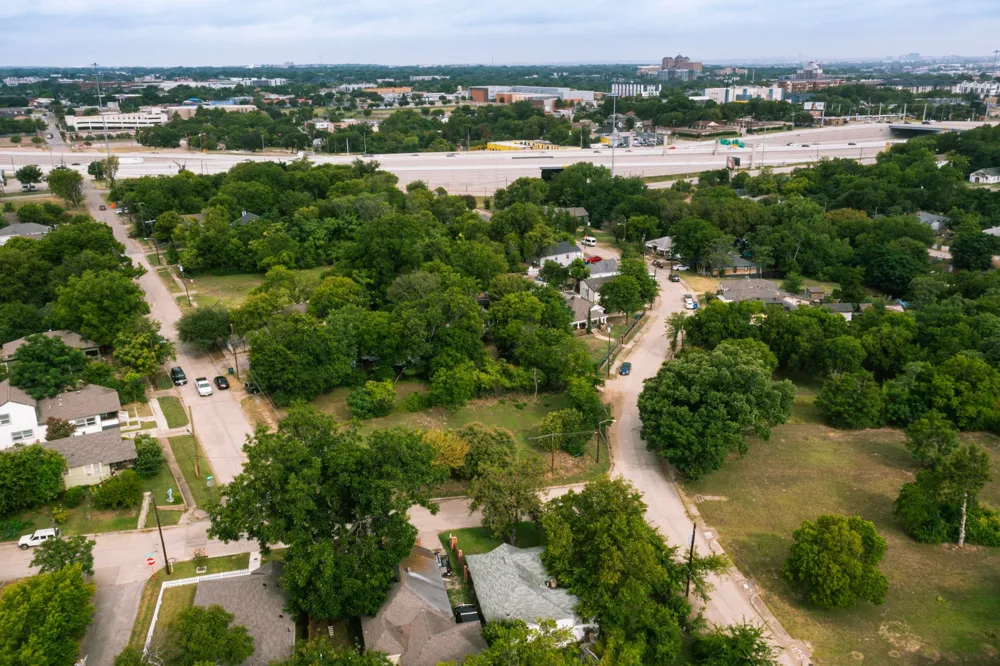1136 Betterton Circle Dallas, TX 75203